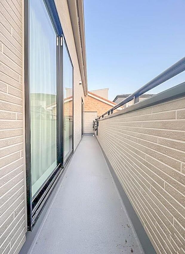 【【バルコニー】】バルコニーから差し込む陽光・通風は、住環境・快適性と共に有り続ける貴重な「財産」です。