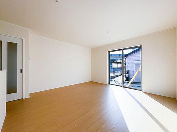 【リビング】愛を感じる、幸せを想う、心地よさを受けとる家の各スペースや各お部屋のさまざまな設備。人として日々の暮らしを先へすすめる設備・仕様を採用しています。