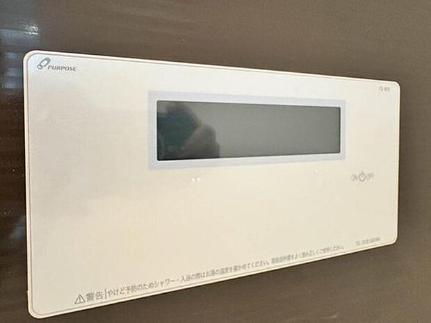 【【オートバスコントロールパネル】】パネルからワンタッチで自動的にお湯張りができる設備。お風呂のお湯がたまったかどうかいちいち浴室へ確認に行かずにすみ、うっかりお湯を溢れさせてしまうこともなくなります。