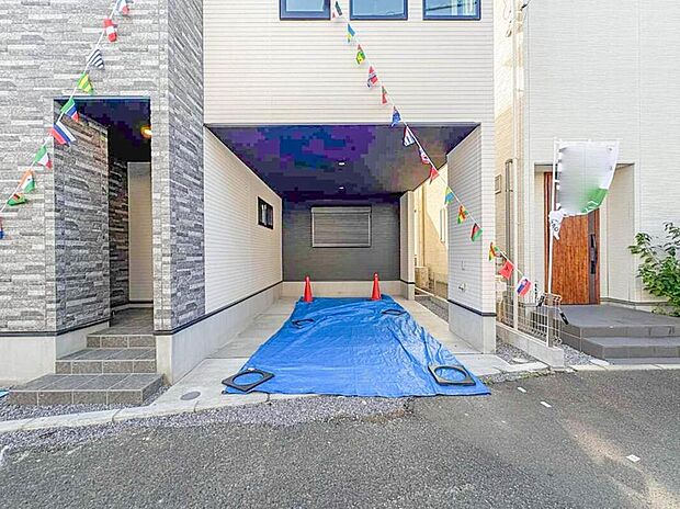 【駐車場】ビルトインガレージなら「野ざらし、雨ざらし、吹きさらし」になりません。汚れやいたみは減り、車の掃除もラクになります。