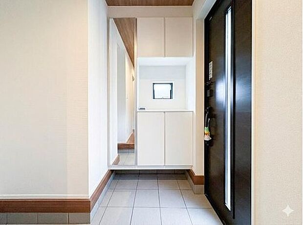 【【シューズボックス(下駄箱)】】大型のシューズボックスには靴やブーツ、サンダルはもちろん、ハンカチや手袋、バック類などのお出かけ用品、印鑑や朱肉なども収納可能です。