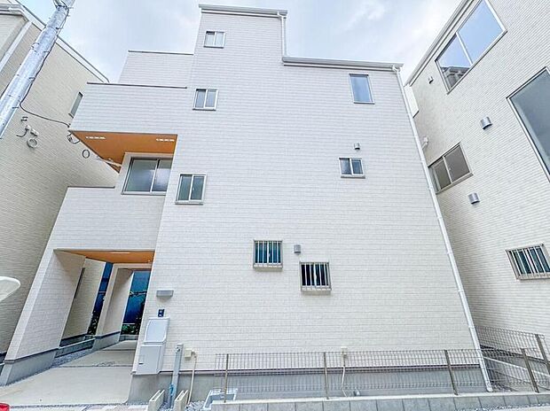 【5号棟【外観】】陽当りや通風性など各所に施された工夫で住みやすさを実現。部屋の大きさや周辺環境・街並など、資料には掲載していない情報が現地にはたくさんございます。是非ご確認下さい。