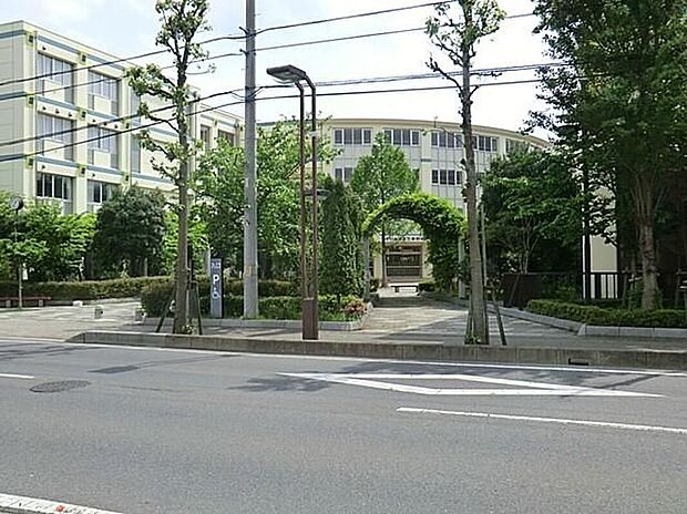 さいたま市立春野中学校(約1,600m)