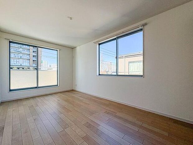 【寝室7.5帖】シンプルな内装はおしゃれのポイントです。シンプルは華美より飽きがこないからです。色や模様でおしゃれ感をだす。それがシンプルイズビューティーです。