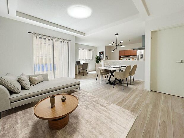 【LDK19.5帖】木の温もりがやさしいフローリング仕様。明るく広々としたダイニングはとても快適な空間です。