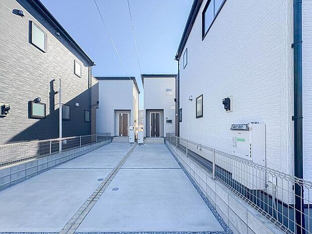 【駐車場】毎日の生活にマイカーが必須という方は、購入を検討する際、駐車場があることは大事な条件です。毎日の通勤や家族の送迎、買い物やお出かけなどクルマのある暮らしを満喫したい方は要チェック。