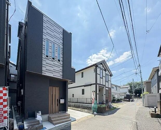 【前面道路】車の通行が少ないので、静かな住環境を維持することができます。