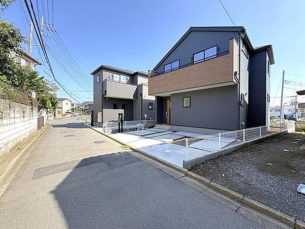 【2号棟 外観】敷地35坪、ゆとりの2階建て・南西公道からの建物ファザード・35坪以上の整形地! ゆとりの広さ!