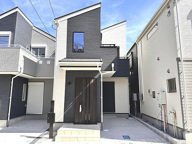 【現地外観写真】休日にご家族お揃いでご見学はいかがでしょうか。実際に現地をご覧いただくことで、図面だけでは分からない新たな発見もございます。ぜひお気軽にお問い合わせください。