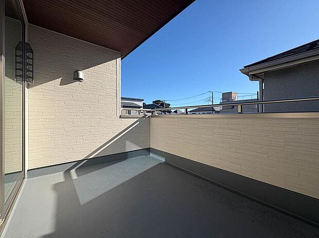 【【バルコニー】】バルコニーから差し込む陽光・通風は、住環境・快適性と共に有り続ける貴重な「財産」です。