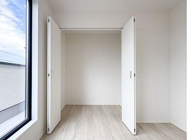 【収納】限られたスペースを有効に活用できる壁面クローゼット。