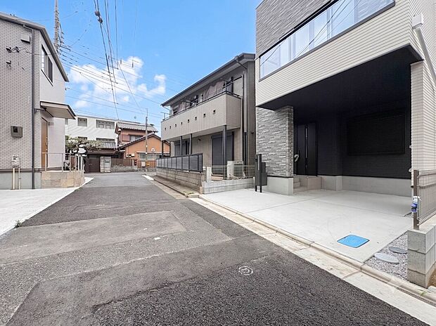 【【前面道路】】車の通行が少ないので、静かな住環境を維持することができます。