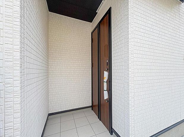 【【玄関】】玄関はおうちの顔と言われます。玄関アプローチは、外観デザインの印象を左右します。