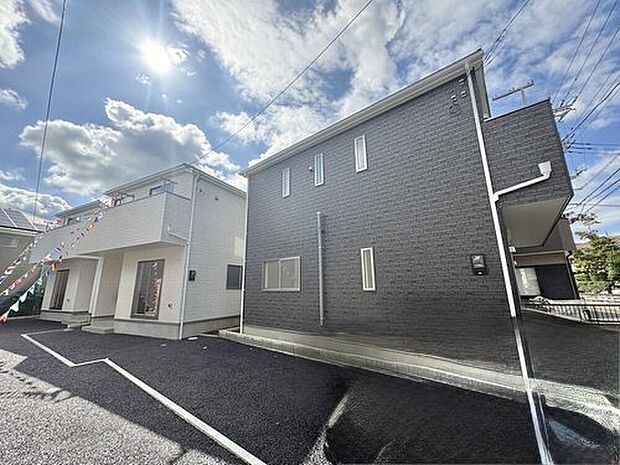 忙しく過ぎゆく日常を置き去るほど、ゆったりした時間が流れる住環境です。『快適』は「家」と「街」と「環境」が調和した時に訪れるのだと改めて感じさせてくれます。

