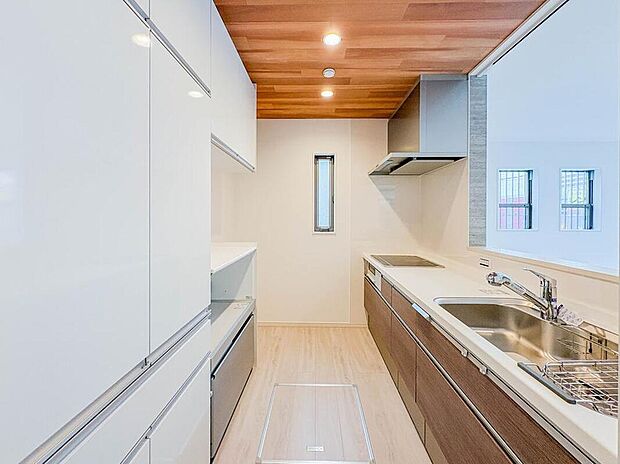 【キッチン】新居での【始まり】は「生活」という一括りだけに収まりません。【スローライフ】【快適空間】【絶える事ない笑顔】・・ すべてを凝縮した珠玉の【始まり】をここから迎えます。