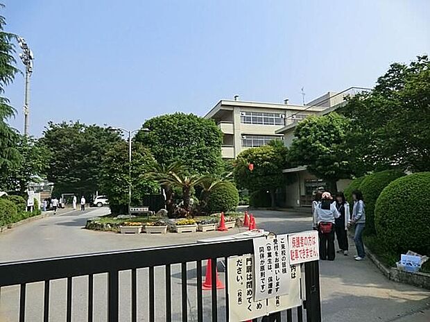 さいたま市立岩槻中学校(約920m)
