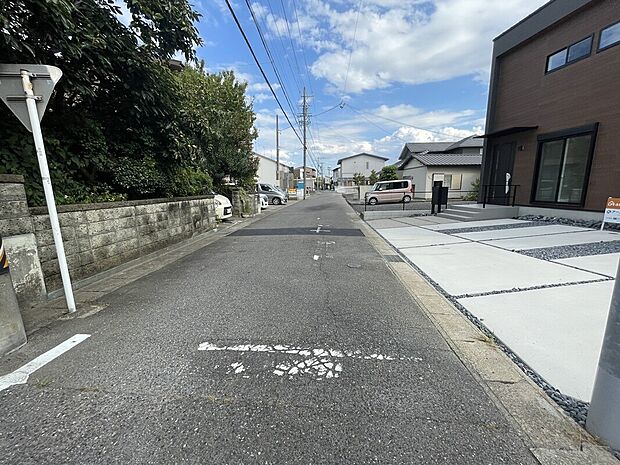 前面道路
2025年8月撮影