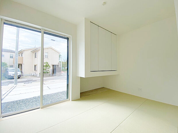 和室　同仕様写真
■家の雰囲気を損なわせないモダンなタタミを採用
■来客に対応できる無駄のない広さ
