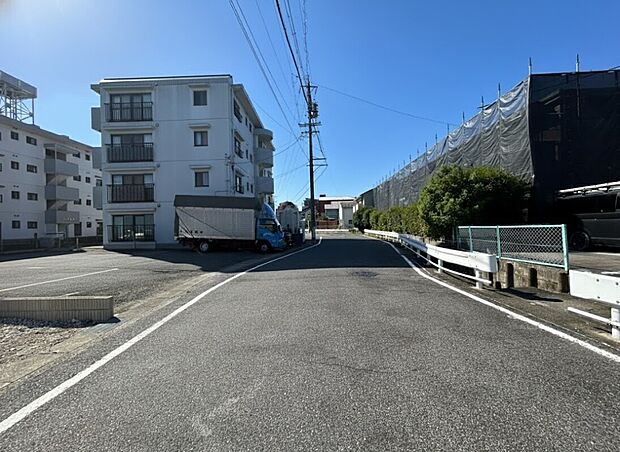 前面道路　
2025年10月撮影