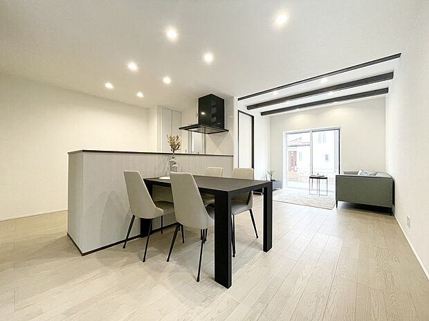 施工例写真
■ガス温水式床暖房がリビングをムラなくあたたかく