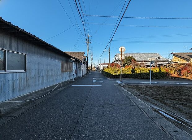 前面道路　西側
前面道路幅員4.7m
2025年12月撮影