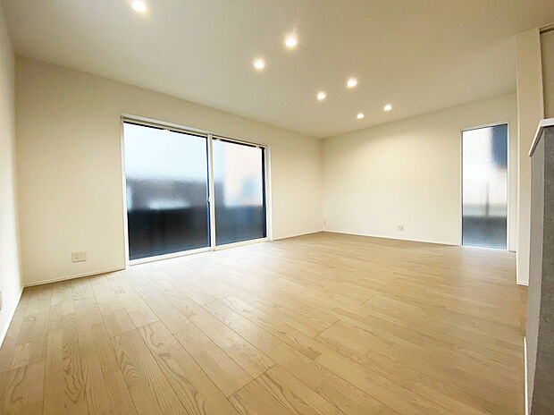 リビング　同仕様
■ガス温水式床暖房がリビングをムラなくあたたかく
