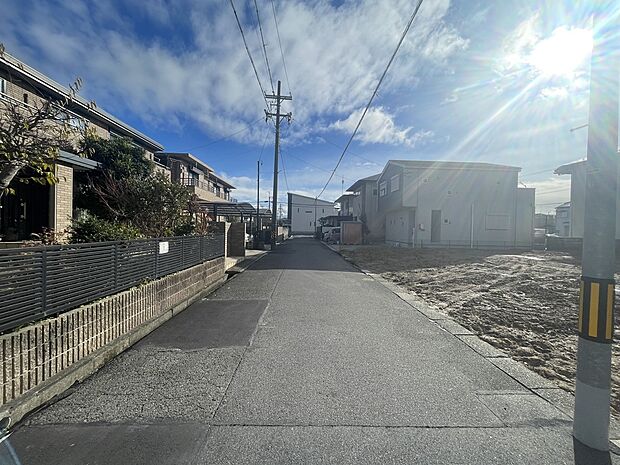 前面道路(2025年12月撮影)