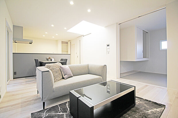 リビング　
■吹抜がリビングをより明るく開放的な空間に
