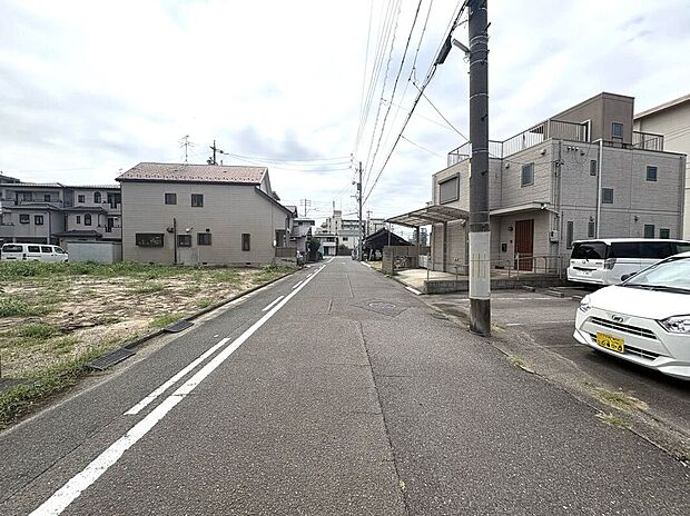 北西側前面道路(2026年9月撮影)