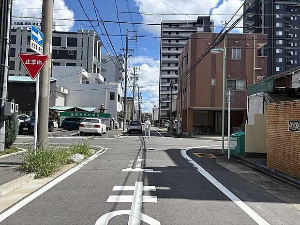 東側前面道路(2026年9月撮影)