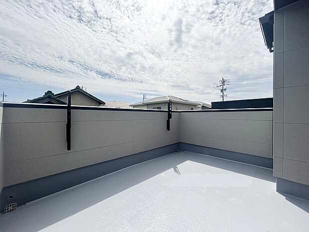 【バルコニー 現地写真 C号棟】奥行きのある南向きバルコニー