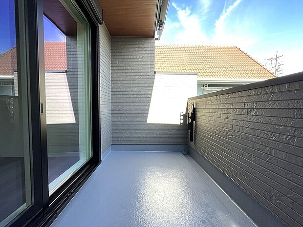 【バルコニー】■奥行きのあるバルコニー