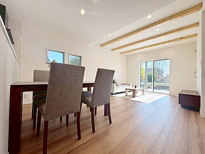 リビング B号棟