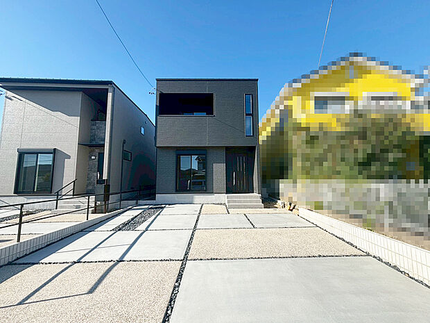 【E号棟】完成しました!ご内覧可能です。並列駐車3台可!