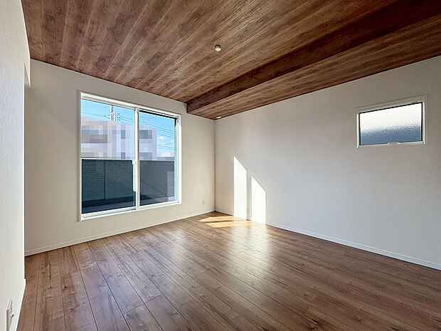 【主寝室　B号棟】■収納上手ウォークインクローゼット有り　　　　　　　　　　　　■アクセントクロスをあしらった空間