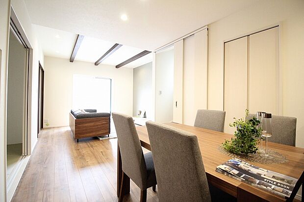 【リビング　同一仕様】■リビングを見渡せる対面式キッチンだからお子様がいても安心