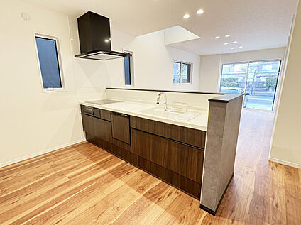 リクシル　システムキッチン「ES」 B号棟