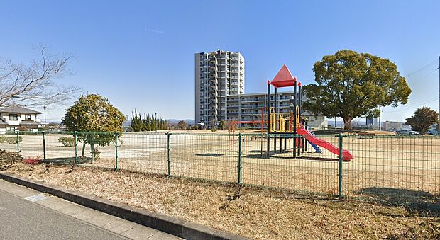 日南公園(約550m)