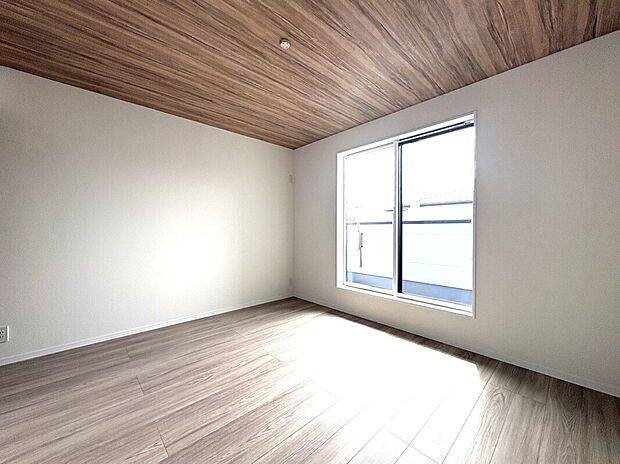 【主寝室　B号棟】■ゆったりとした広さを確保した癒しの主寝室。広々ウォークインクローゼット設置で、収納力も十分。快適な新生活が送れます