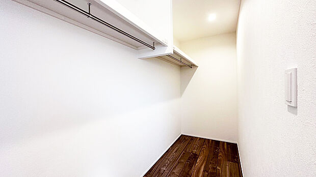 【WIC　同一仕様】■衣類の収納だけでなく、布団等の様々なものが収納可能