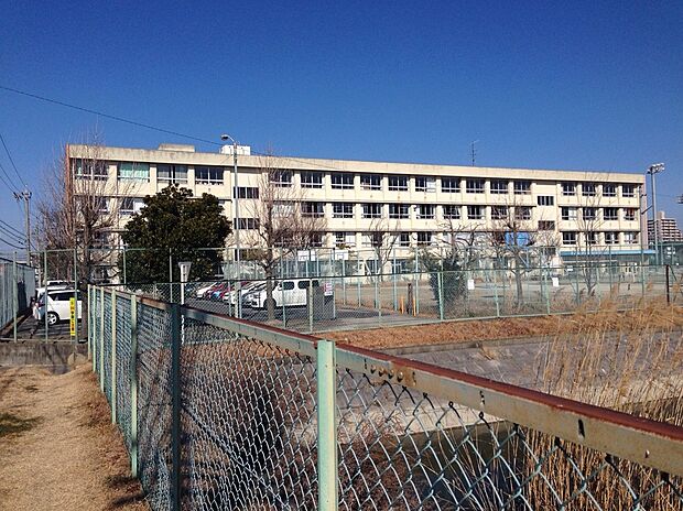 尾張旭市立東中学校（約1m）