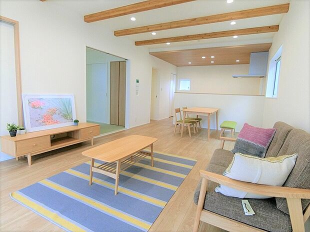 【リビング　同一仕様】■リビングを見渡せる対面式キッチンだからお子様がいても安心