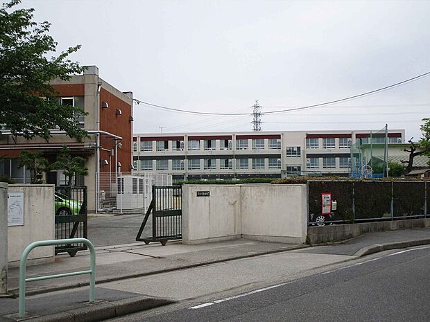 名古屋市立荒子小学校(約1,110m)