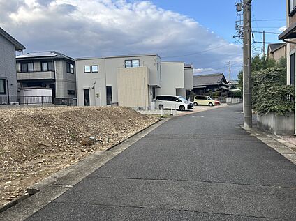 前面道路(2025年10月撮影)