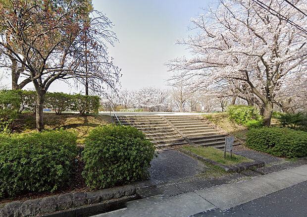 城土公園（約190m）