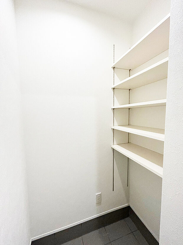 【土間収納 同一仕様】■雨具やベビーカーなどの収納に便利な土間収納