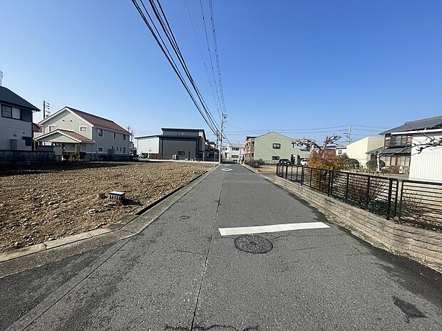 【前面道路】前面道路　北側
前面道路幅員6.1m
2026年1月撮影