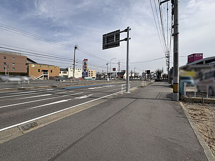前面道路　北東側30.0m