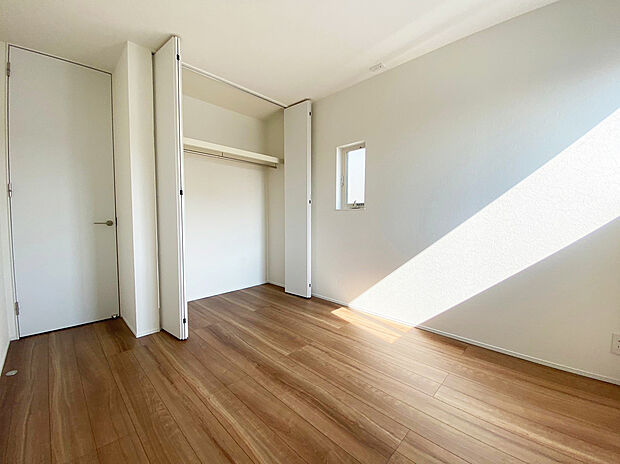 【 洋室 同仕様】■子ども部屋にも広々クローゼット