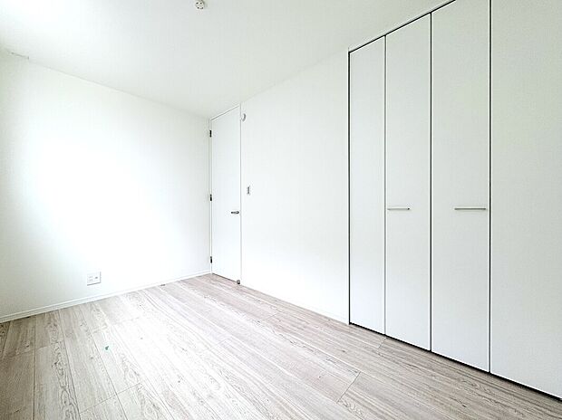 【洋室　施工例】■安全にも配慮。窓の位置を高くした子ども部屋。小さなお子様の転落を防ぎます。